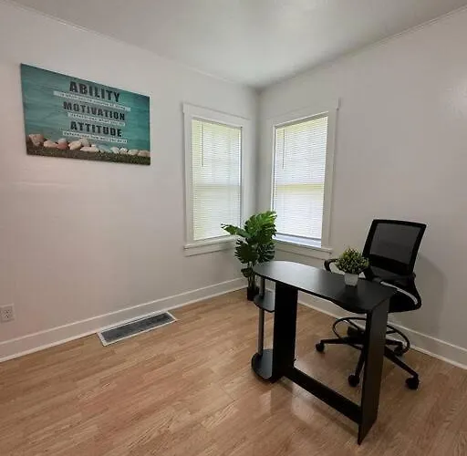 Cozy With 3 Beds And An Office! Ferienhaus