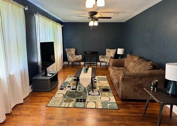 Cozy With 3 Beds And An Office! Ferienhaus Decatur