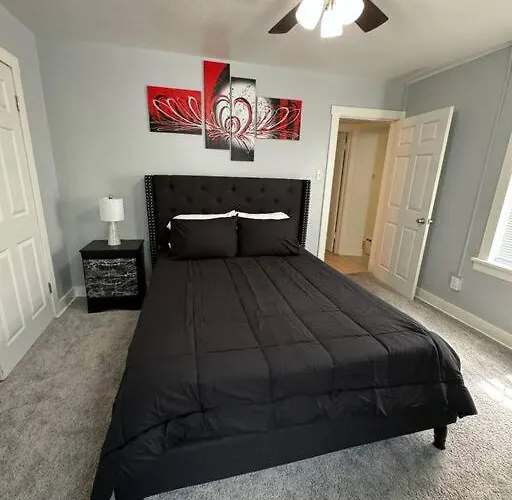 Cozy With 3 Beds And An Office! Decatur