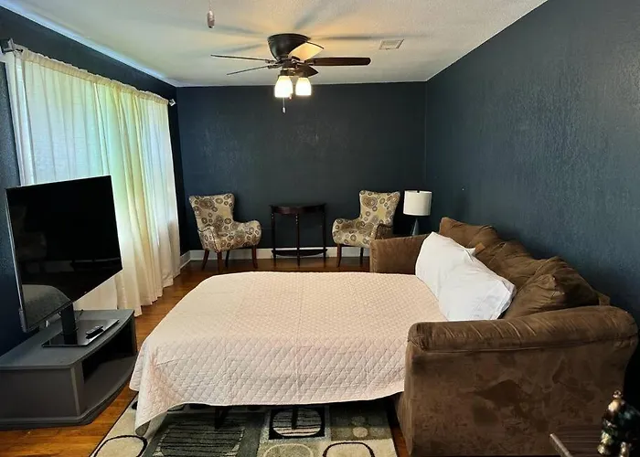 Ferienhaus Cozy With 3 Beds And An Office! Decatur